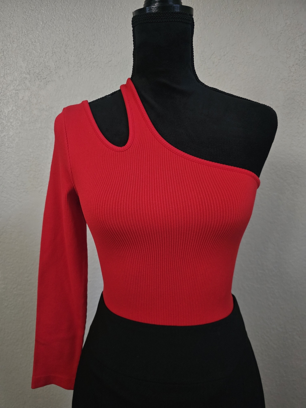 Suzzete Asymmetrical One-Shoulder Red Bodysuit  XS/S -  NWOT - Picture 3 of 10